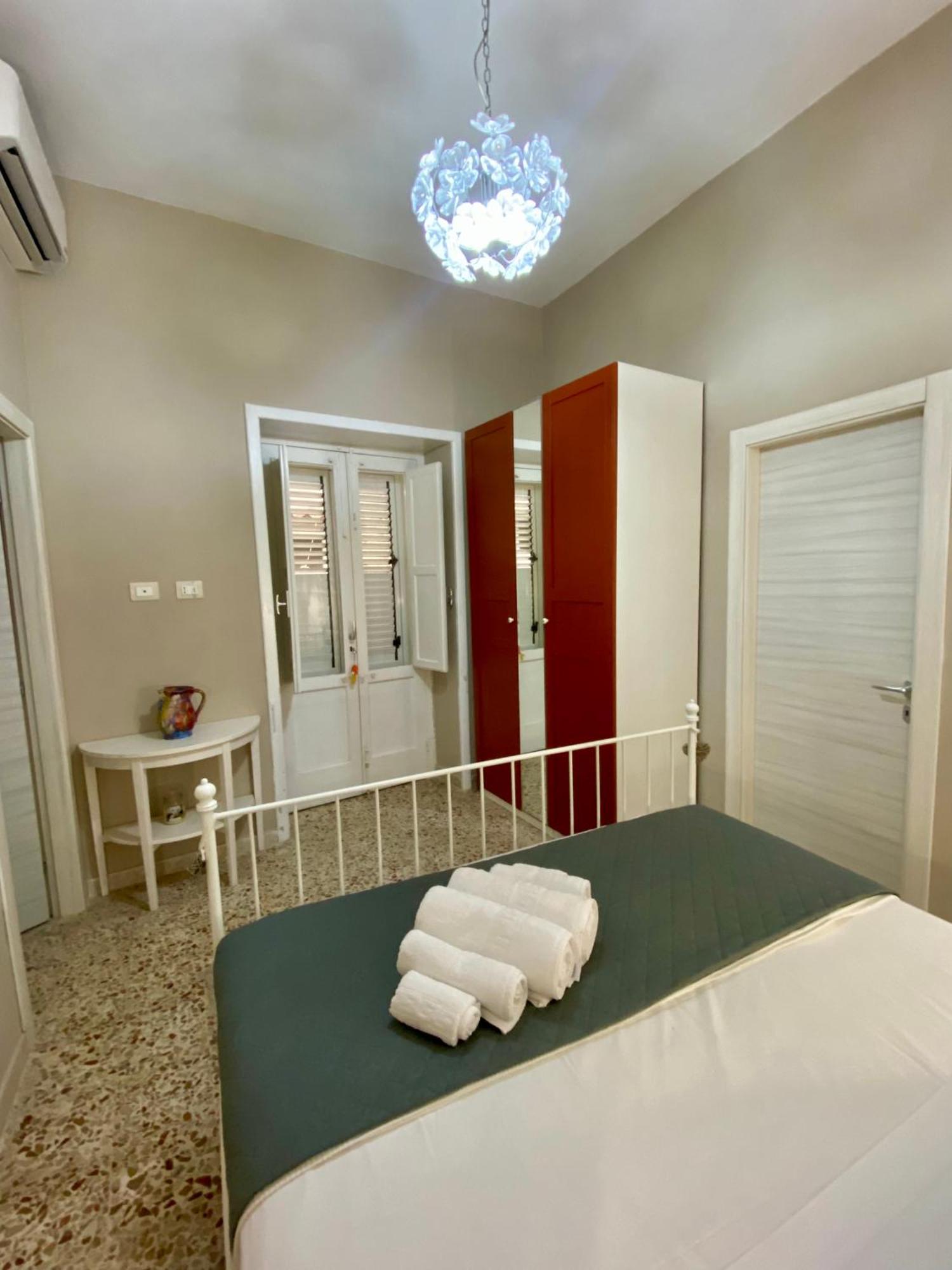Апартаменты Delizia House Ortigia,Centro Citta, Vicino Al Mare Сиракузы Экстерьер фото