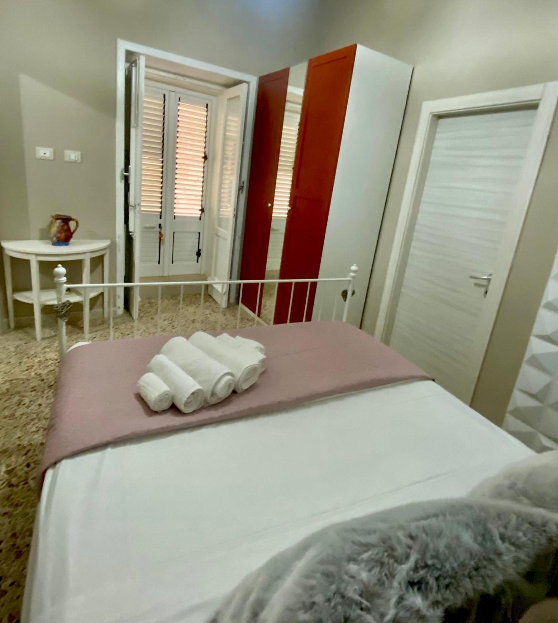 Апартаменты Delizia House Ortigia,Centro Citta, Vicino Al Mare Сиракузы Экстерьер фото